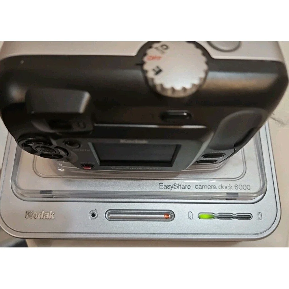 Kodak Digital Camera EasyShare CX6200 2.0MP Silver With Docking Station And Case
